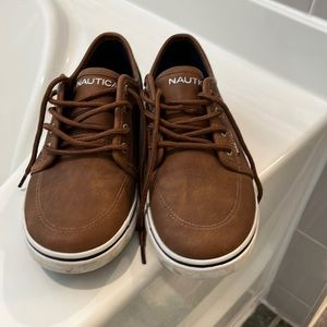 tan nautica - youth size 5- used